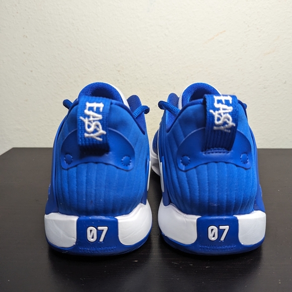 Athletic_Shoes